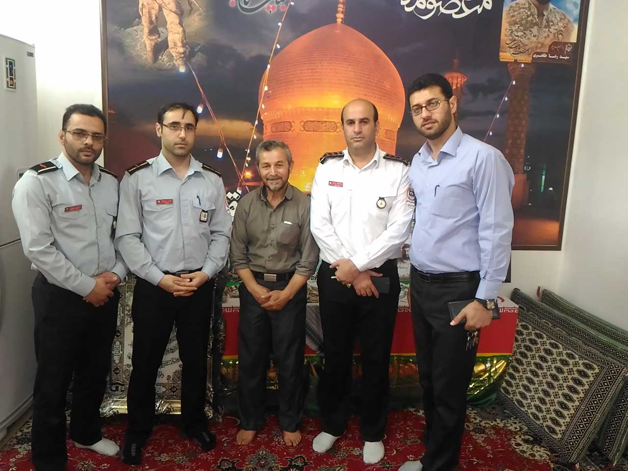 دیدار مدیرعامل و جمعی از پرسنل سازمان آتش نشانی با خانواده شهید مدافع حرم، سید رضا طاهر