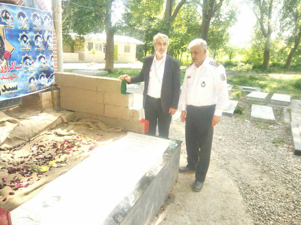 دیدار مدیرعامل و جمعی از پرسنل سازمان آتش نشانی با خانواده شهید مدافع حرم، سید رضا طاهر