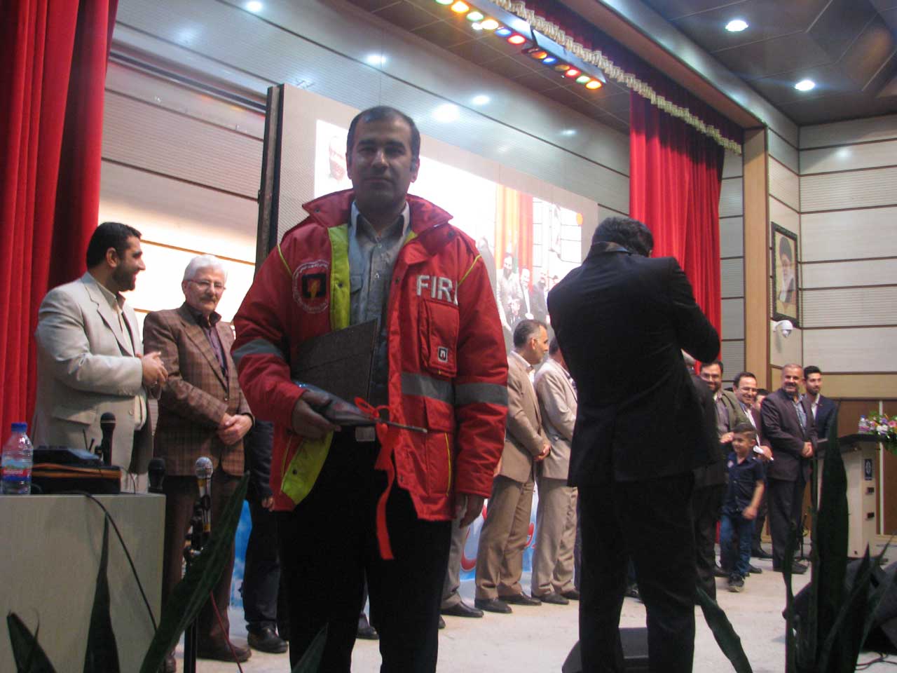تجلیل از کارگران نمونه سازمان آتش نشانی توسط شهردار بابل