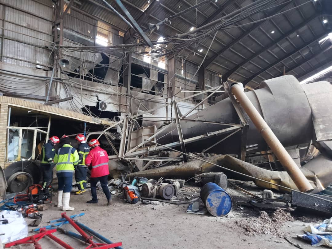 انفجار در شرکت خوراک دام، طیور و آبزیان سه کشته و دو مصدوم بر جای گذاشت.