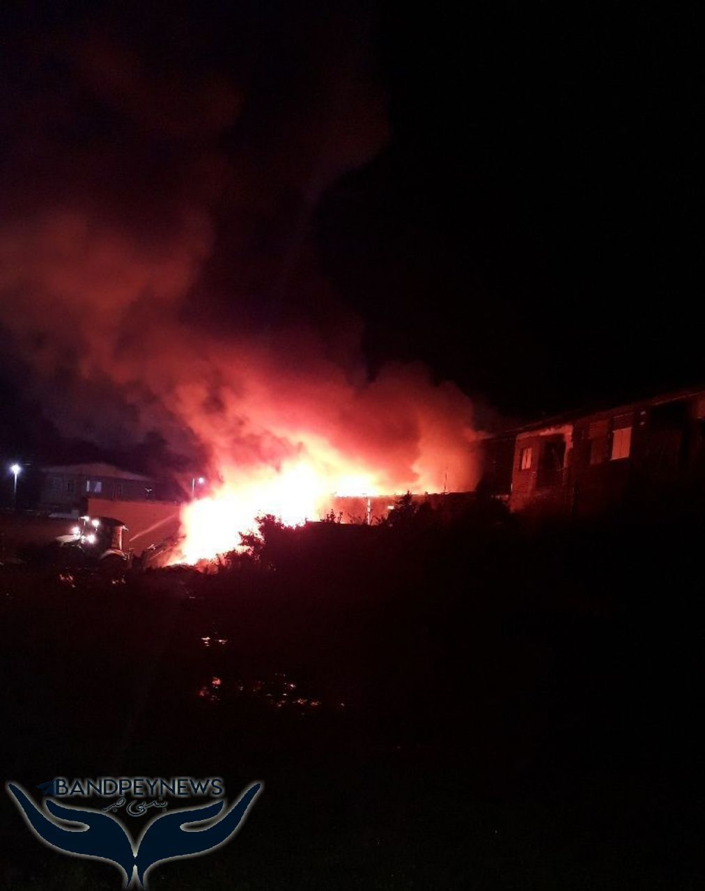  شب گذشته وقوع آتش سوزی گسترده شهر خشرودپی،حضور دو اکیپ عملیاتی از آتش نشانی بابل در محل حادثه