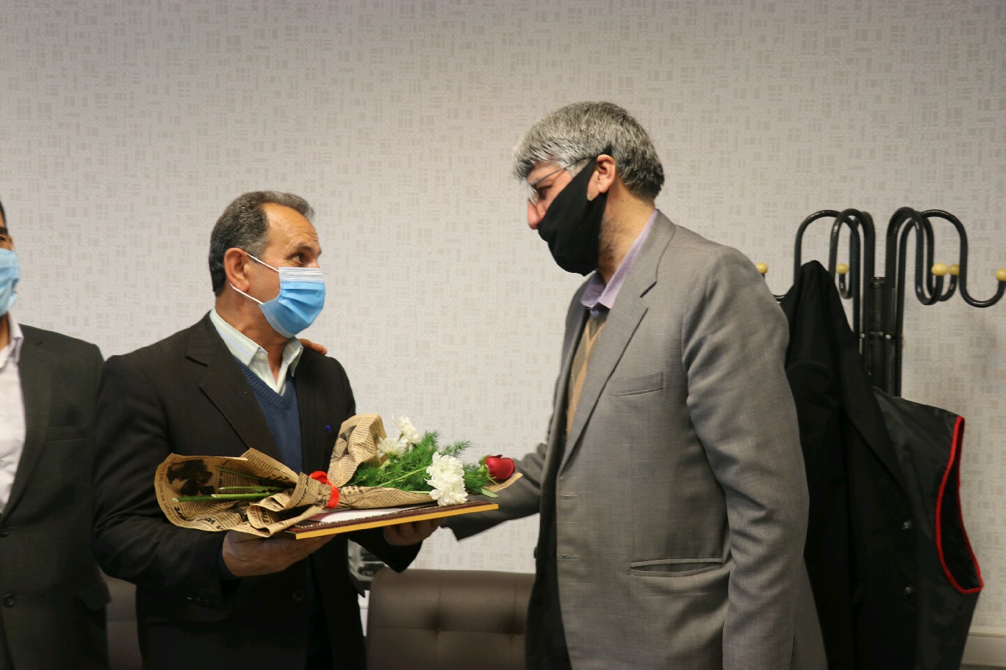 برگزاری جلسه هیئت مدیره وتجلیل از همکاران بازنشسته سازمان آتش نشانی بابل