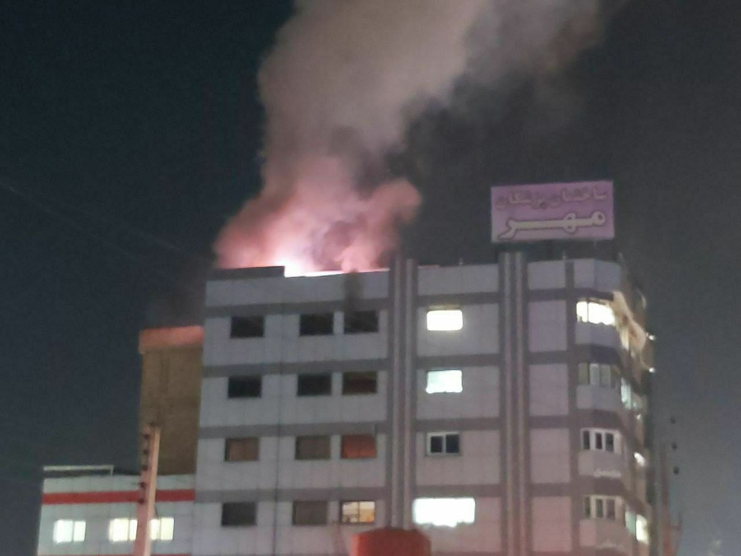 آتش سوزی در طبقه ششم ساختمانی پزشکان مهر بابل توسط آتش نشانان مهار شد