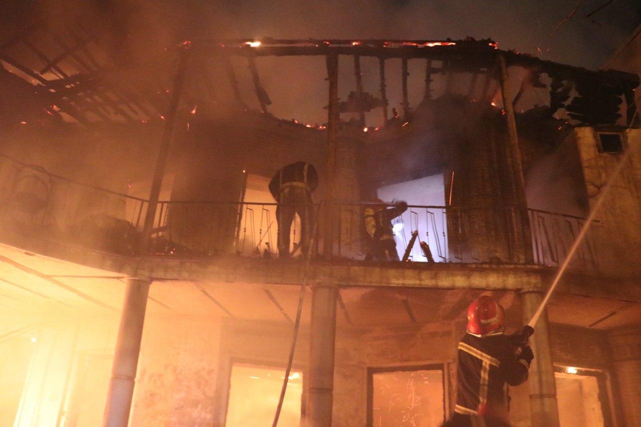 آتش سوزی یک باب خانه تاریخی در محله حصیرفروشان بابل