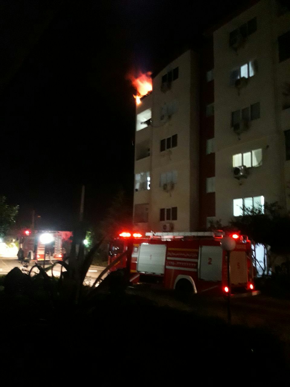 وقوع آتش سوزی در یکی از واحدهای آپارتمانی مسکن مهر امید با یک مصدوم