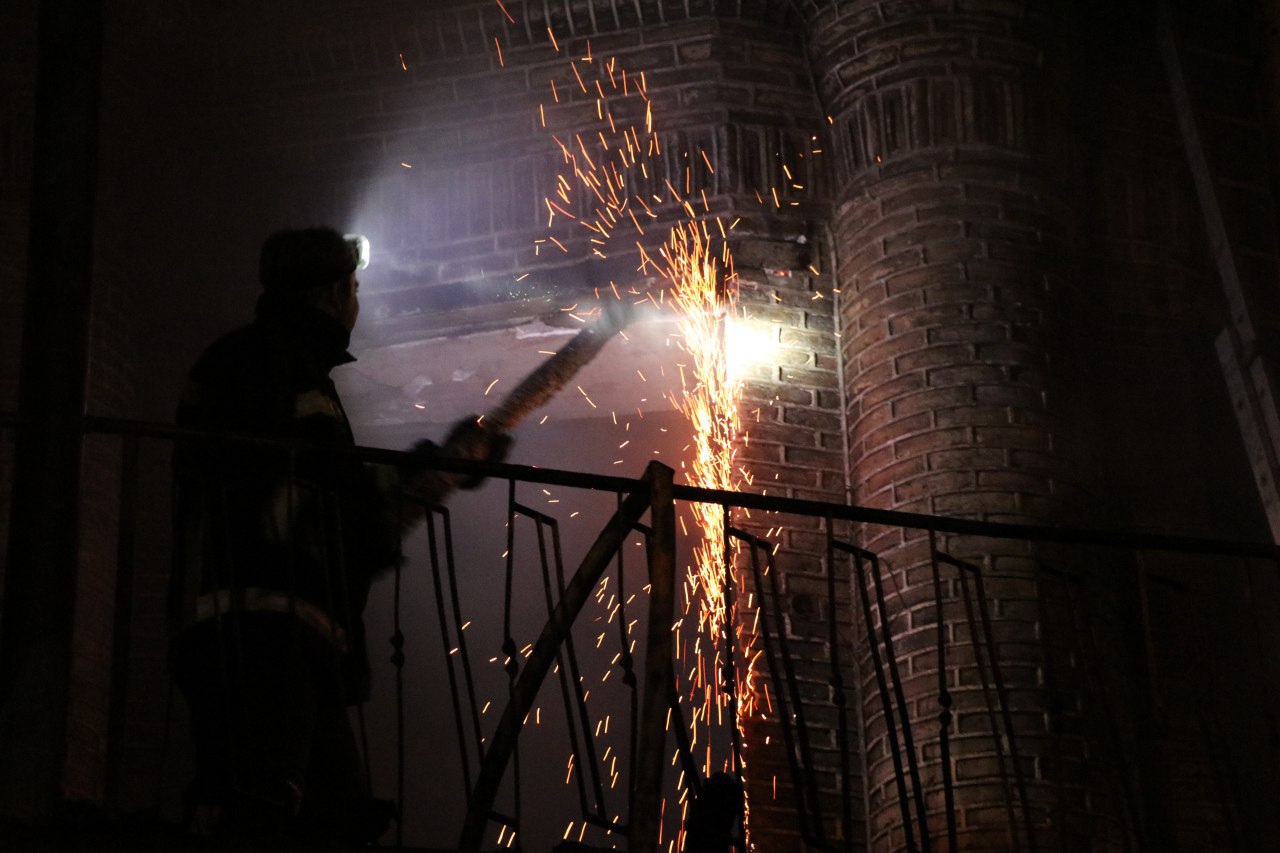 آتش سوزی یک باب خانه تاریخی در محله حصیرفروشان بابل