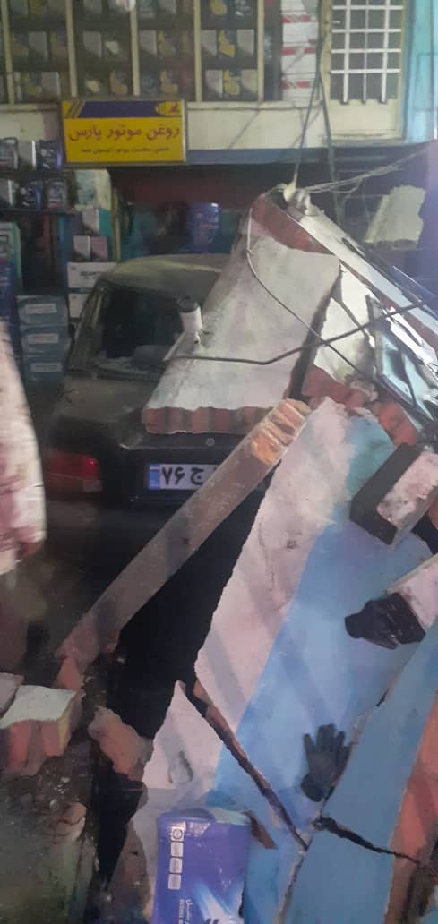 ورود ناگهانی سواری پراید به داخل مغازه تعمیرات خودرو حادثه آفرید